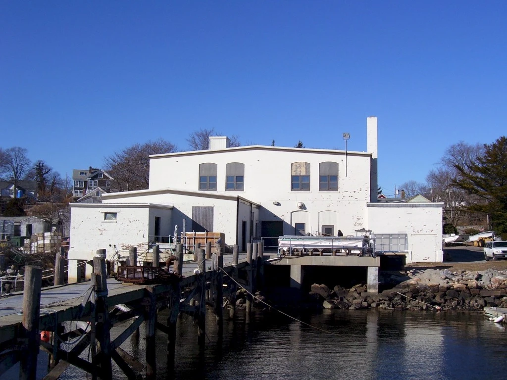 Noank Building