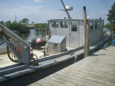 Bottom cultivation work boat
